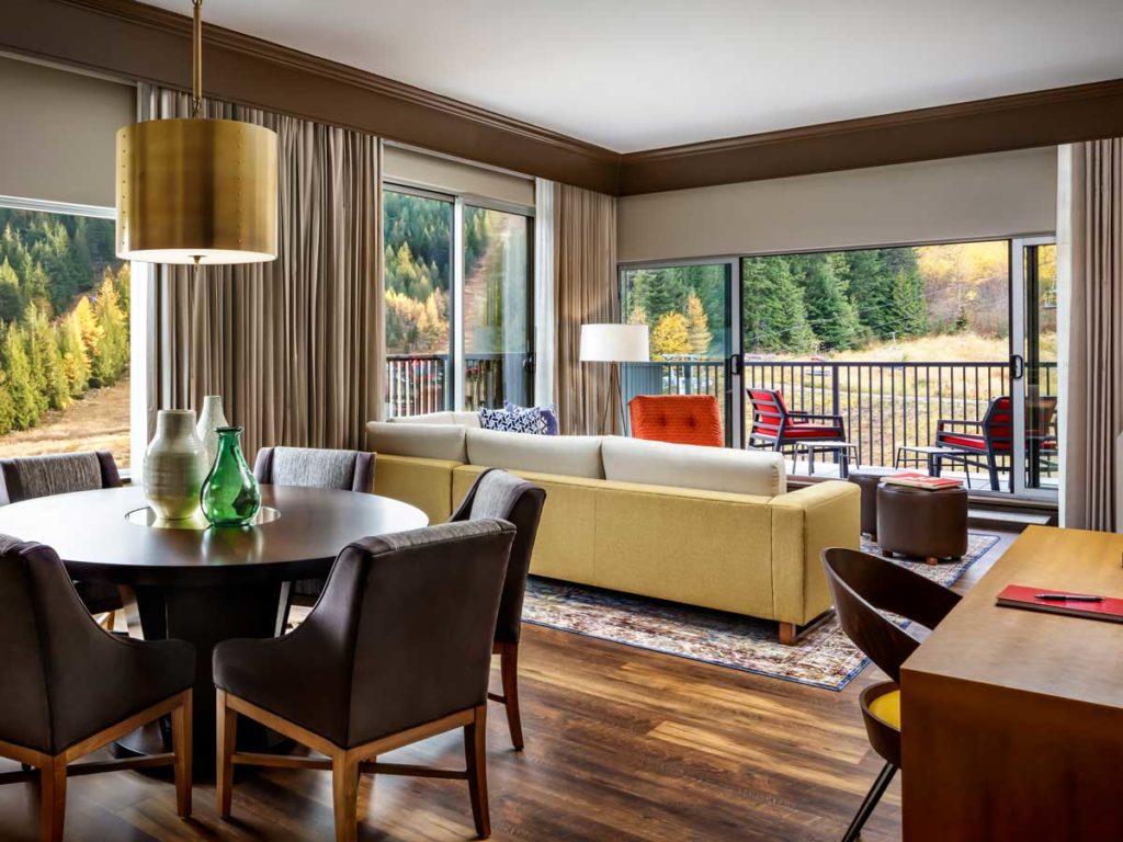 Guestroom suite living room area